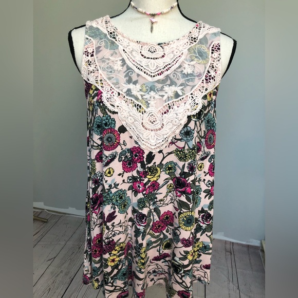 Maurices Floral & Lace Boho Tank Top Size Medium - Picture 2 of 6